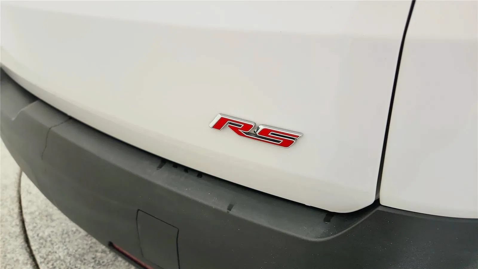 Used 2023 Chevrolet Traverse RS FWD image 39