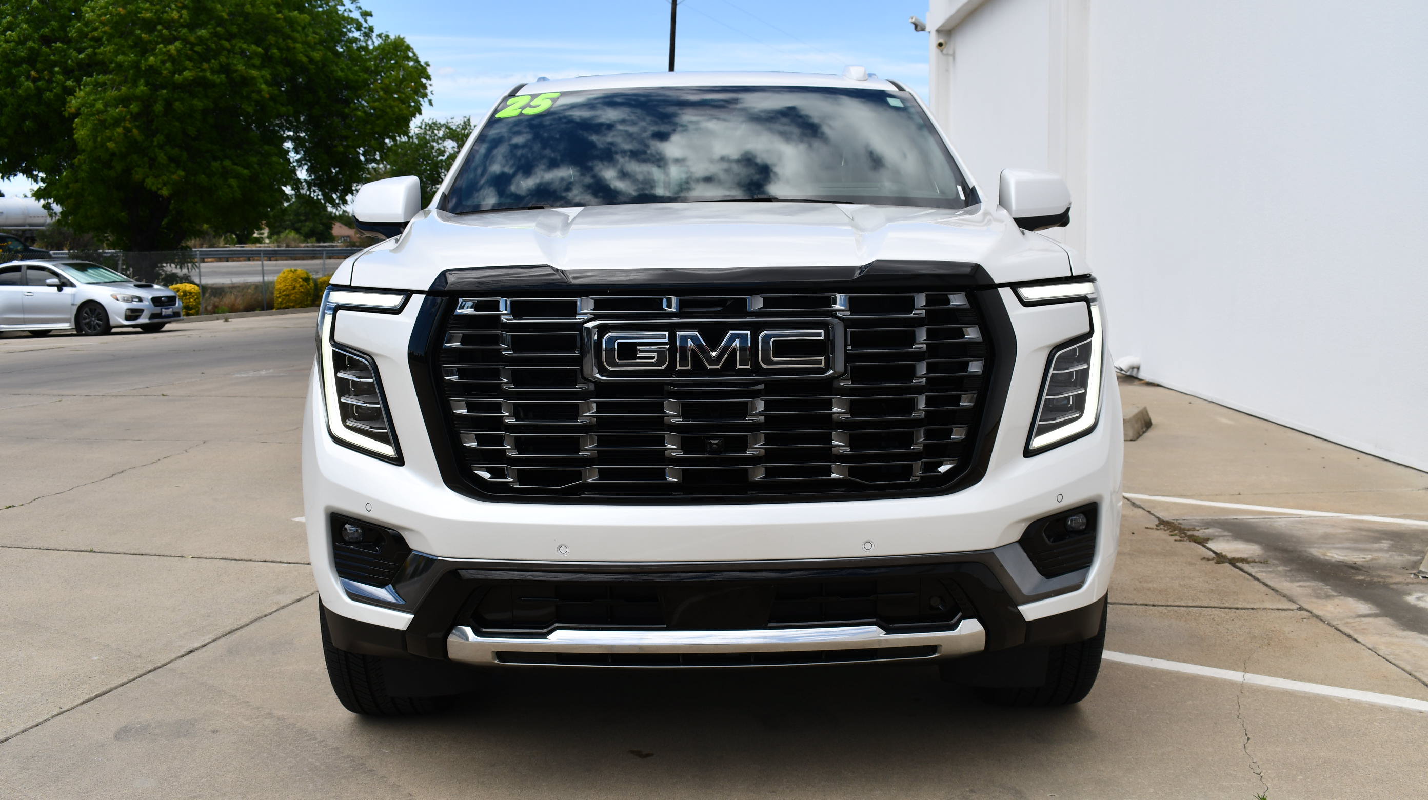 Used 2025 GMC Yukon XL Denali Ultimate AWD/4WD image 4