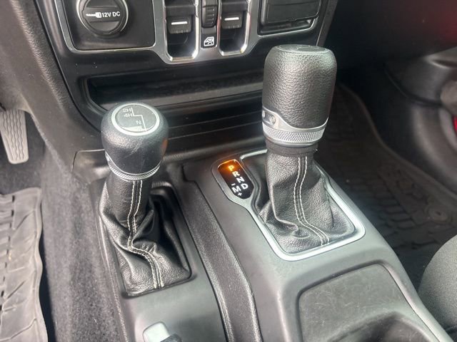 Used 2020 Jeep Wrangler Unlimited Sahara w/ Uconnect 4C Nav & Sound Group image 27