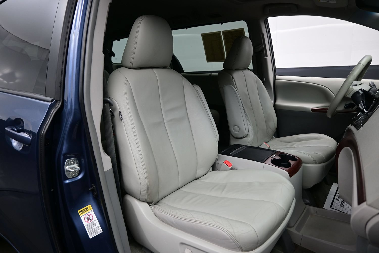 Used 2014 Toyota Sienna XLE FWD image 12