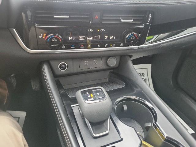 Used 2023 Nissan Rogue SL w/ SL Premium Package image 15