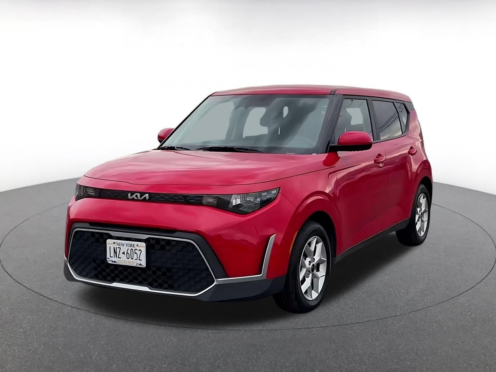Used 2025 Kia Soul LX w/ LX Technology Package FWD image 6