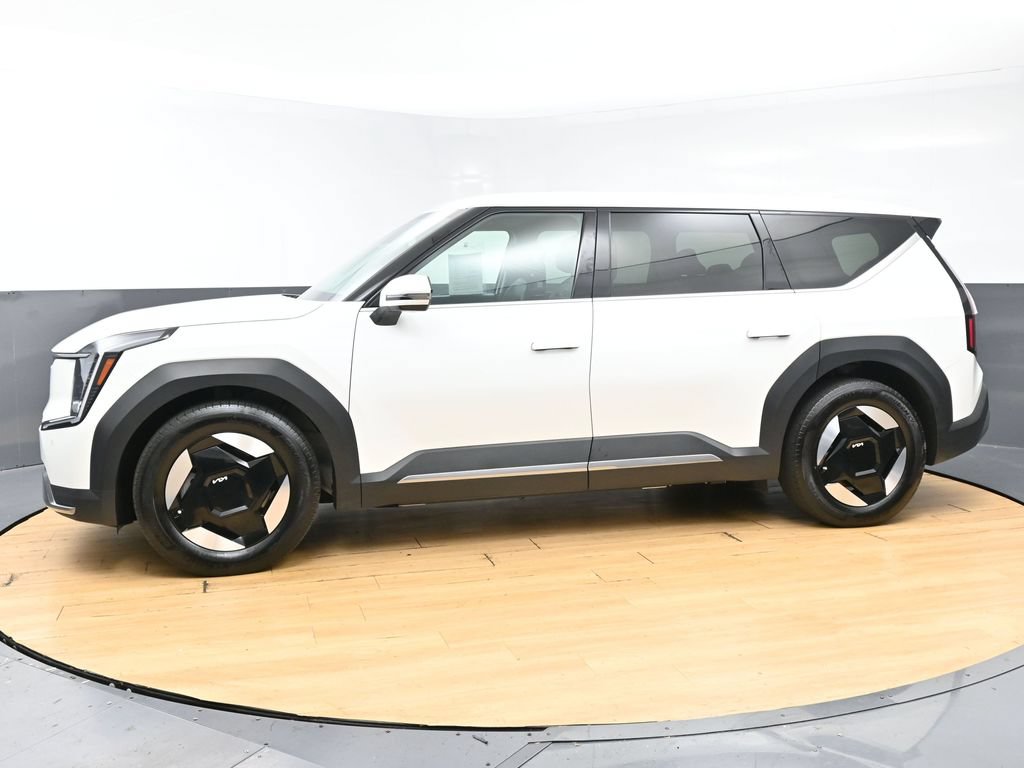 Used 2024 Kia EV9 Light RWD image 6