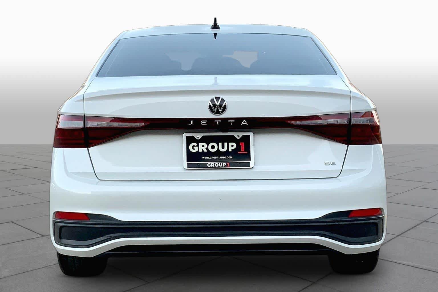 Used 2025 Volkswagen Jetta SE FWD image 5