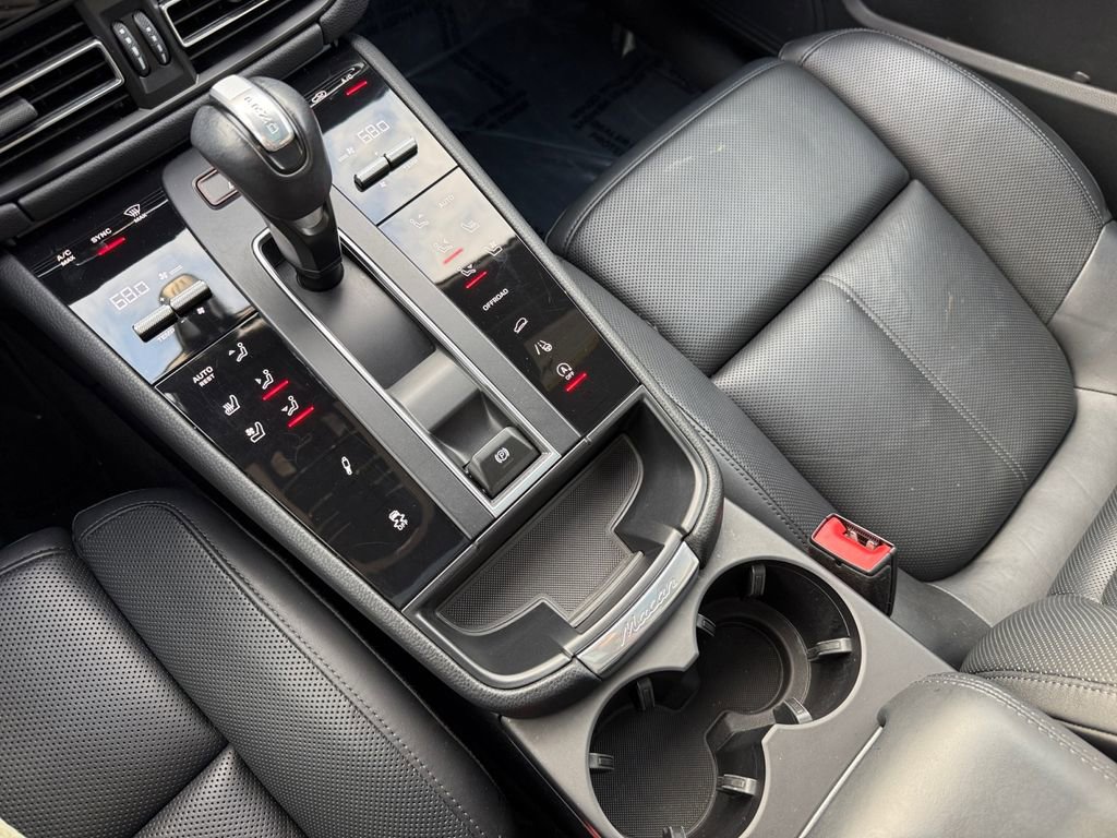Used 2023 Porsche Macan Turbo AWD/4WD image 26