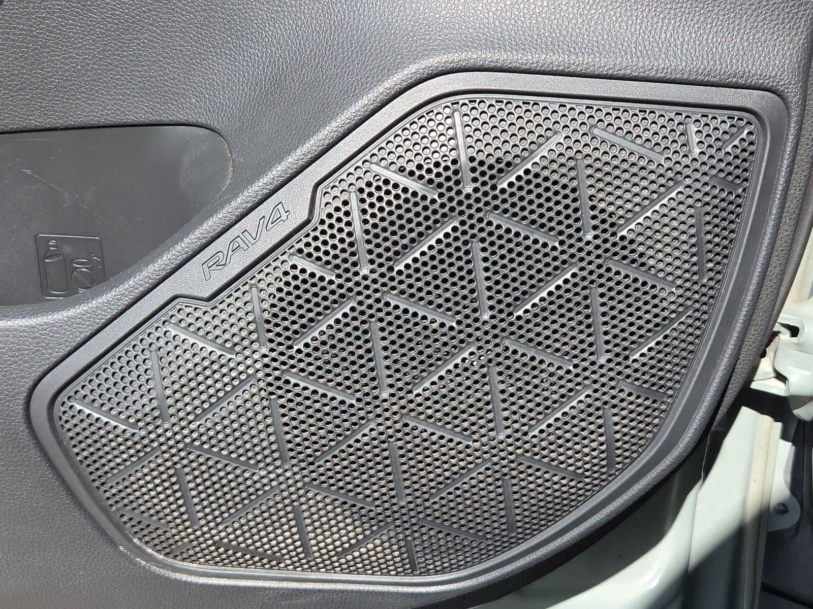 Used 2020 Toyota RAV4 XLE Premium FWD image 29