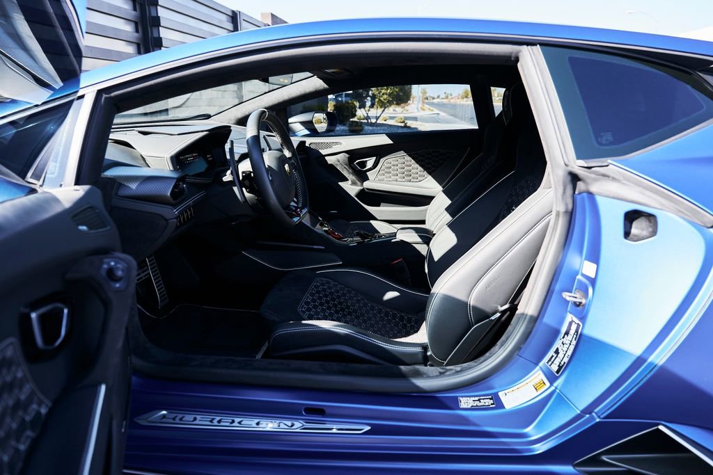 Used 2023 Lamborghini Huracan Tecnica image 36