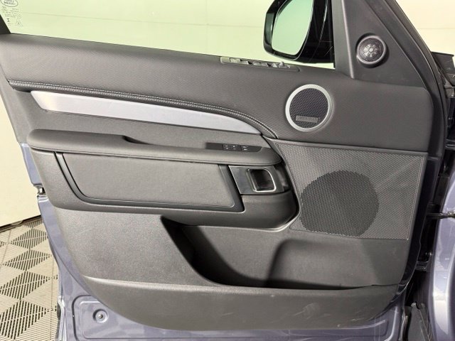 Used 2025 Land Rover Discovery Dynamic SE AWD/4WD image 20