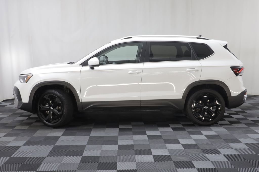 Used 2025 Volkswagen Taos SEL w/ Black Wheel Plus Package AWD/4WD image 4