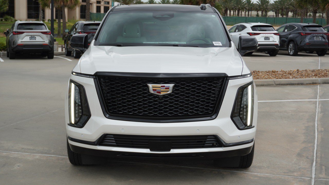 Used 2025 Cadillac Escalade Sport Platinum AWD/4WD image 2
