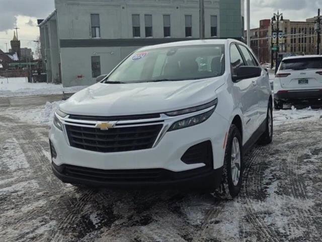 Used 2024 Chevrolet Equinox LS w/ Driver Confidence II Package image 3
