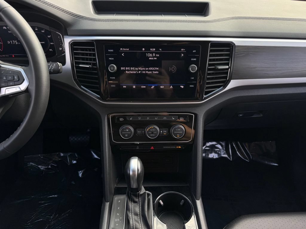 Used 2023 Volkswagen Atlas SE AWD/4WD image 2