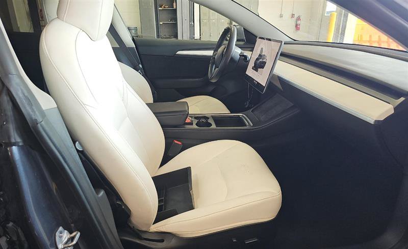 Used 2023 Tesla Model 3 Standard Range RWD image 3