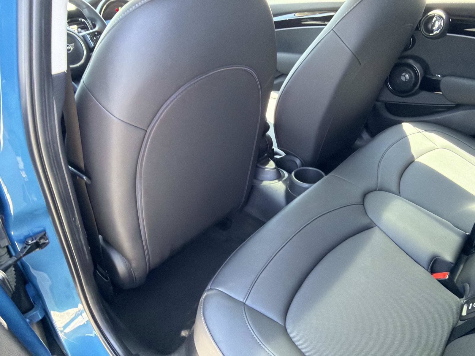 Used 2023 MINI Cooper 4-Door Hardtop w/ Premium Package FWD image 9