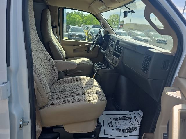 Used 2025 GMC Savana 3500 RWD image 35