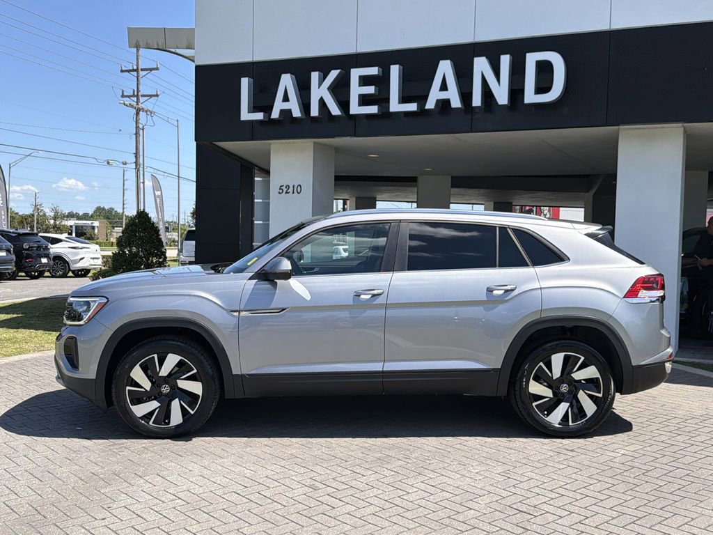 Used 2025 Volkswagen Atlas Cross Sport SE FWD image 3