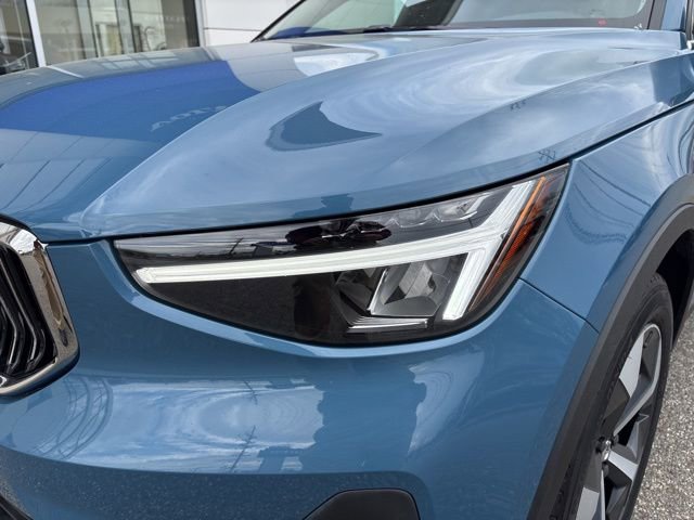 Used 2025 Volvo XC40 B5 Plus AWD/4WD image 9