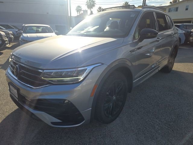 Used 2022 Volkswagen Tiguan SE R-Line FWD image 2