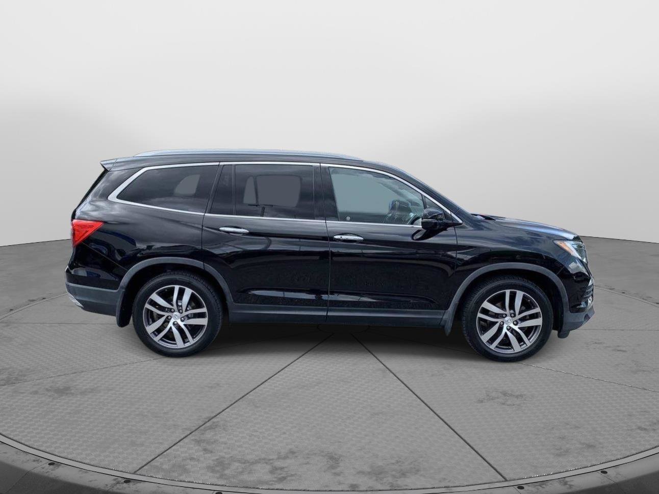 Used 2016 Honda Pilot Elite image 2