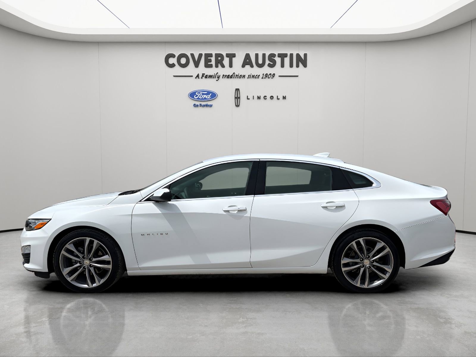 Used 2023 Chevrolet Malibu LT w/ LPO, Floor Liner Package FWD image 2