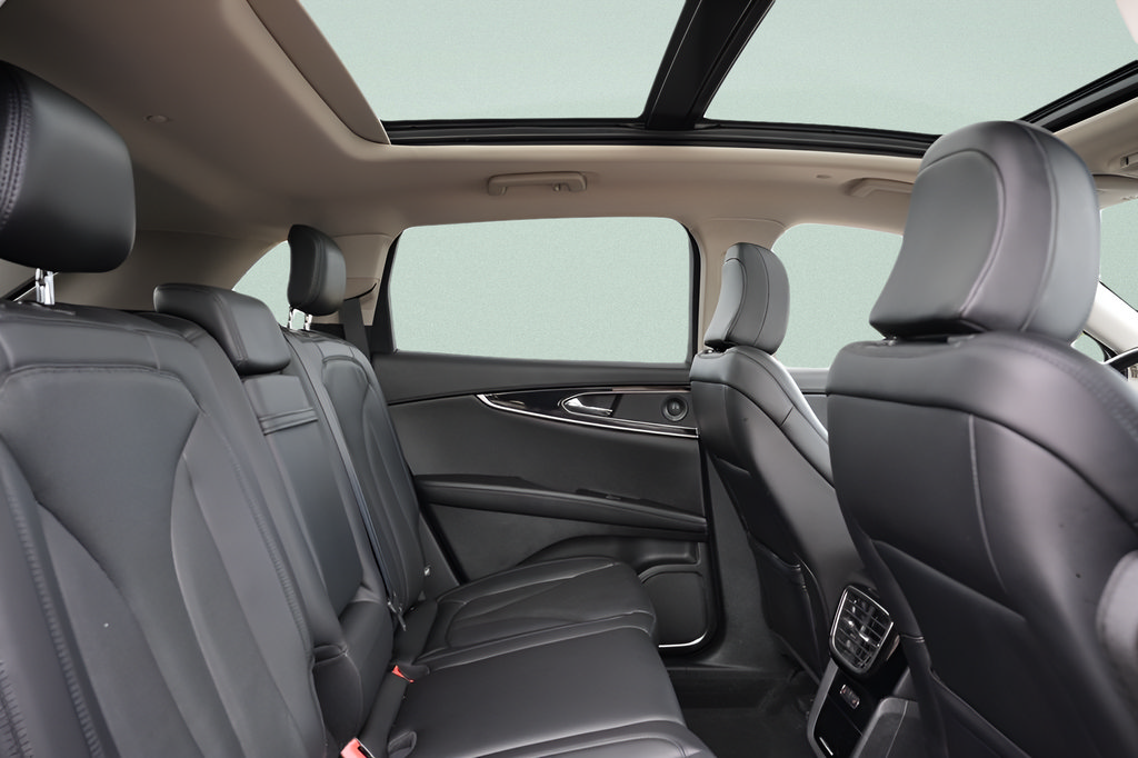 Used 2023 Lincoln Nautilus Reserve AWD/4WD image 17
