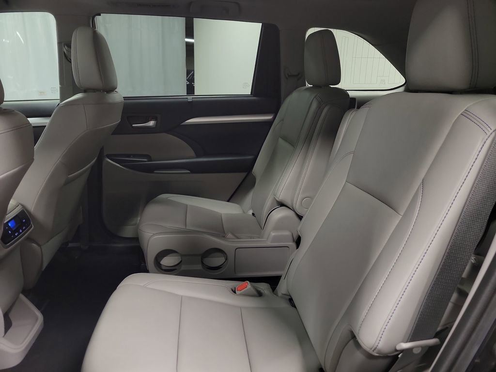 Used 2019 Toyota Highlander XLE AWD/4WD image 21
