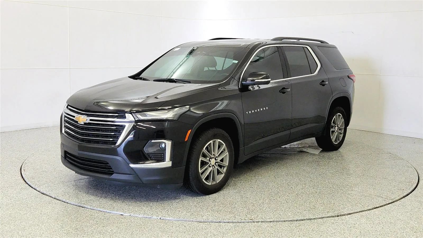 Used 2023 Chevrolet Traverse LT FWD image 3