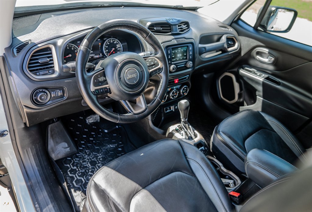 Used 2016 Jeep Renegade Limited FWD image 14