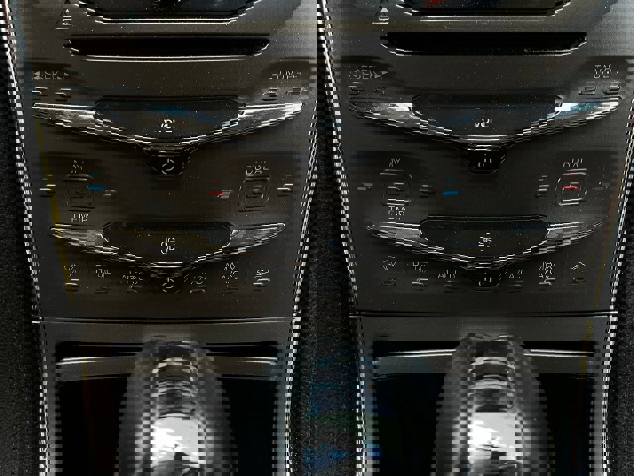 Used 2014 Lincoln MKX FWD w/ Equipment Group 102A image 28