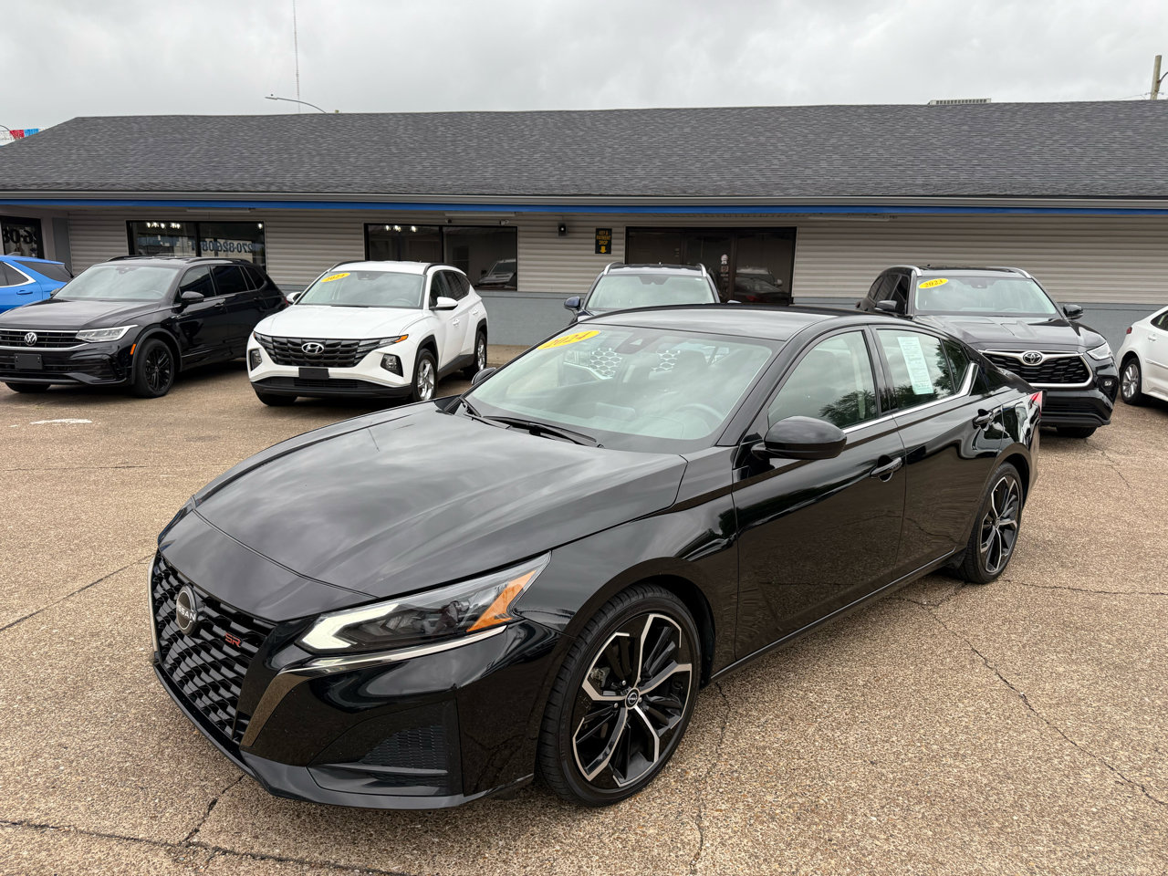 Used 2024 Nissan Altima 2.5 SR image 3