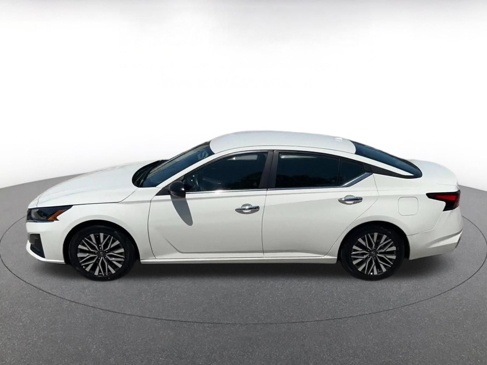 Used 2025 Nissan Altima 2.5 SV FWD image 7