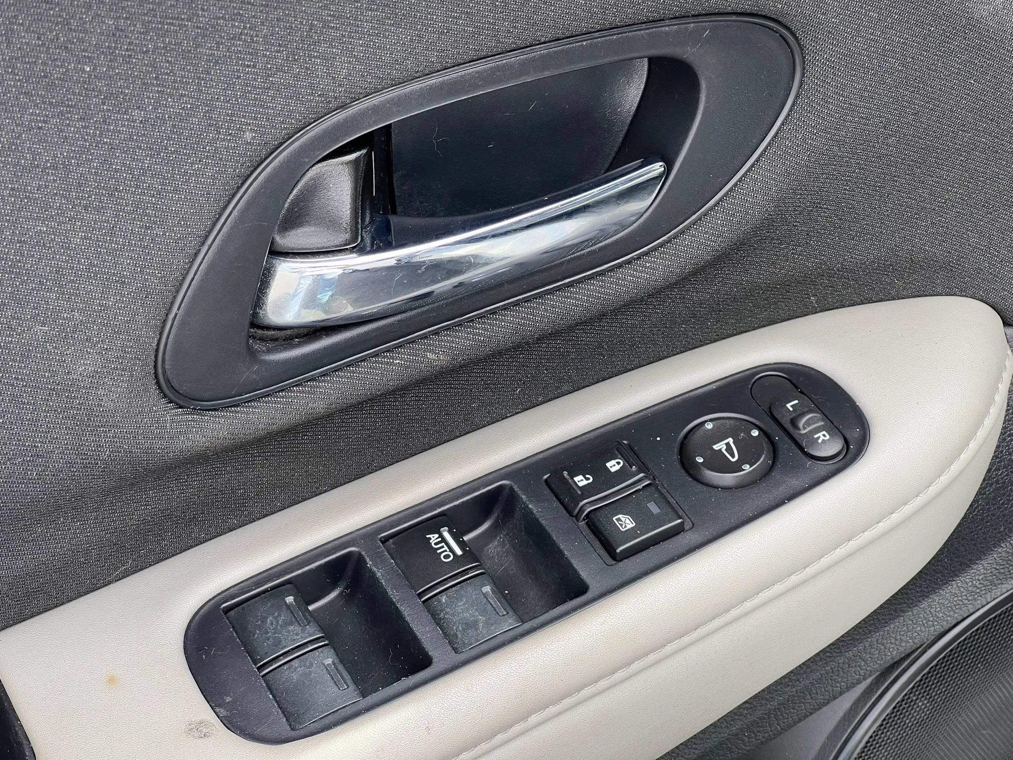 Used 2022 Honda HR-V LX image 29