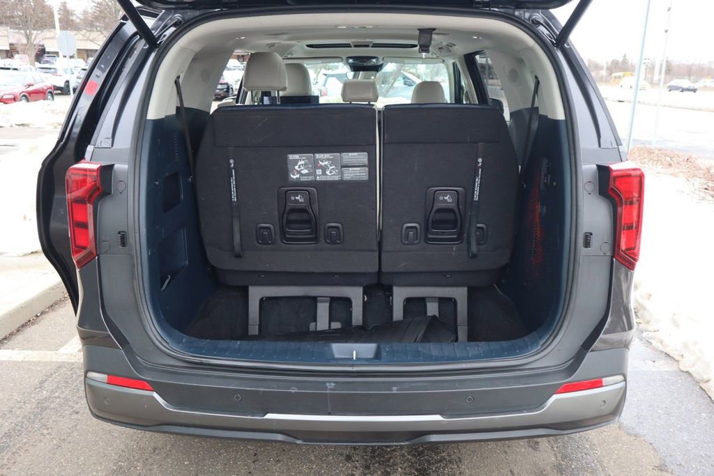 Used 2025 Kia Carnival SX FWD image 31