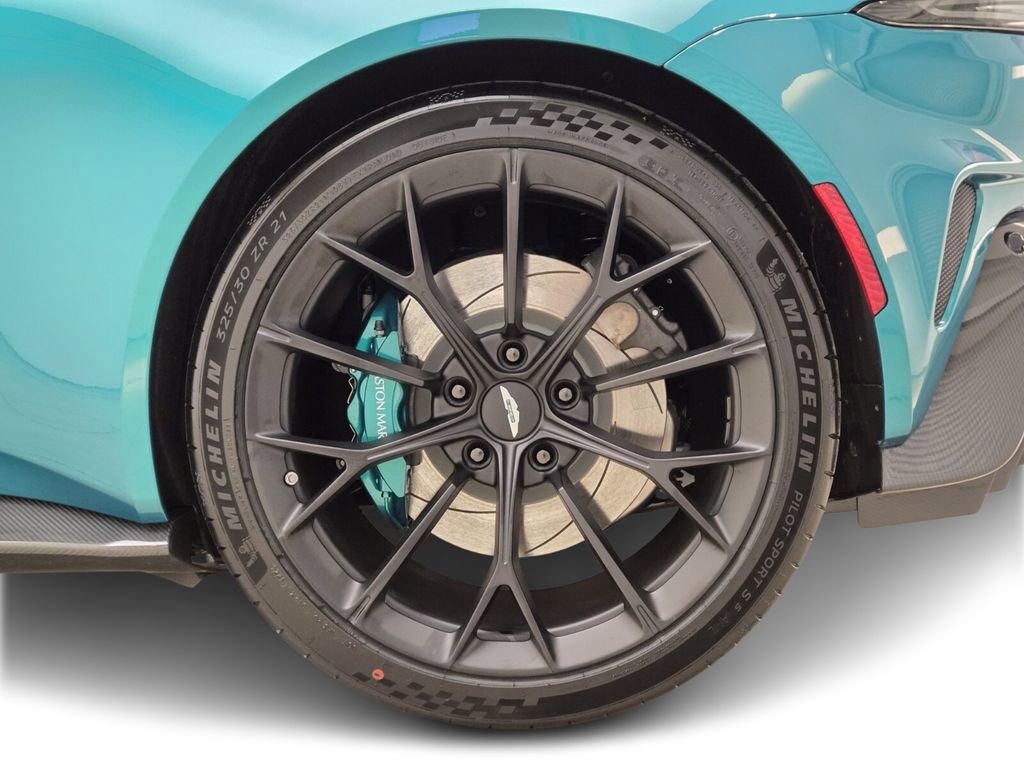 New 2025 Aston Martin V8 Vantage Coupe RWD image 14