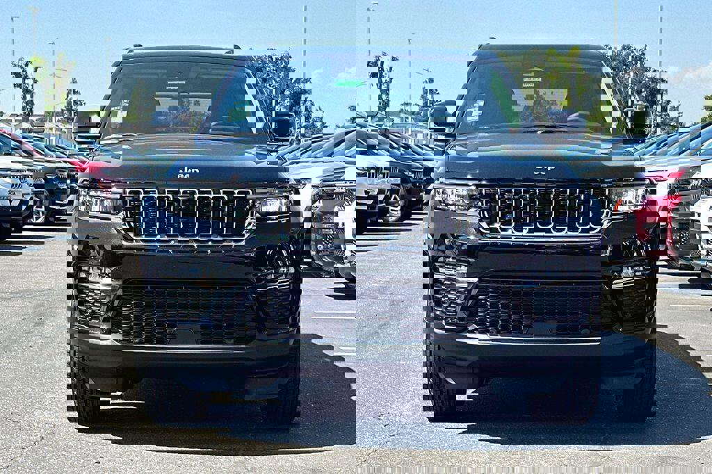 Used 2023 Jeep Grand Cherokee 4WD 4xe w/ Luxury Tech Group II image 6