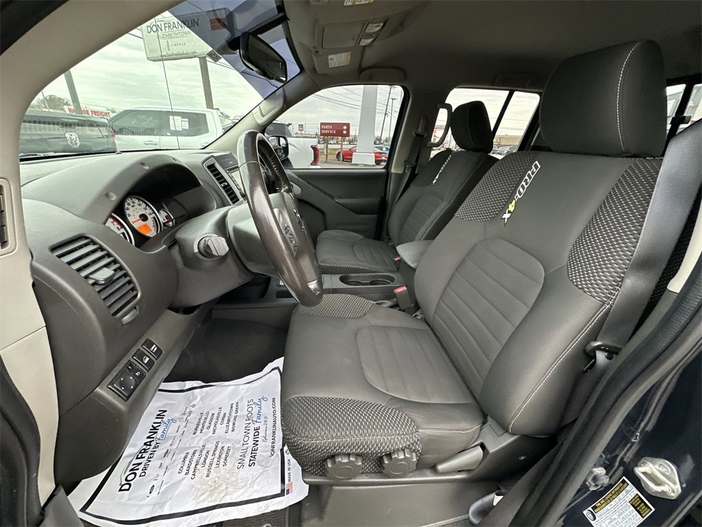 Used 2019 Nissan Frontier PRO-4X image 11