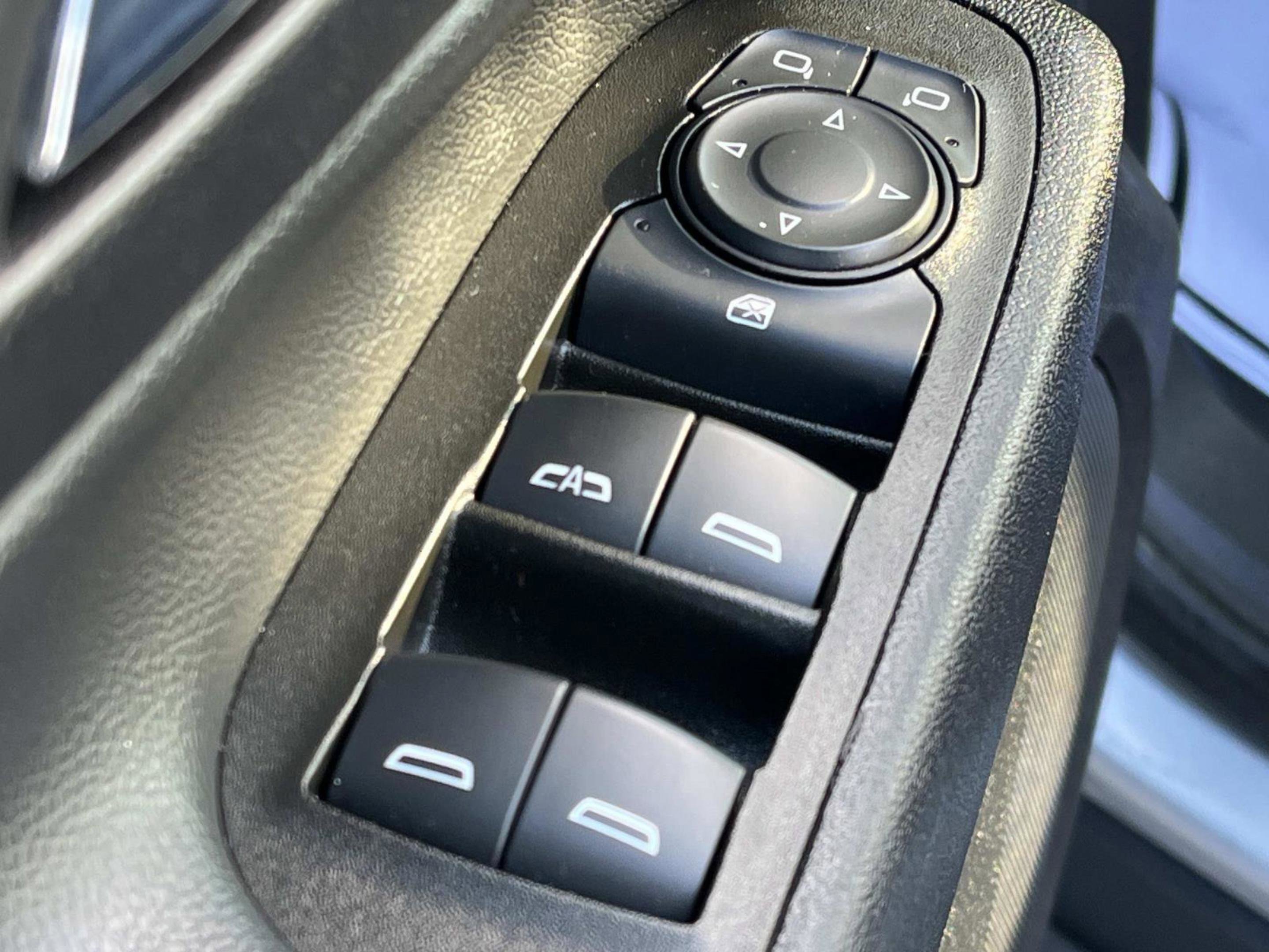 Used 2023 Chevrolet Equinox LT image 28