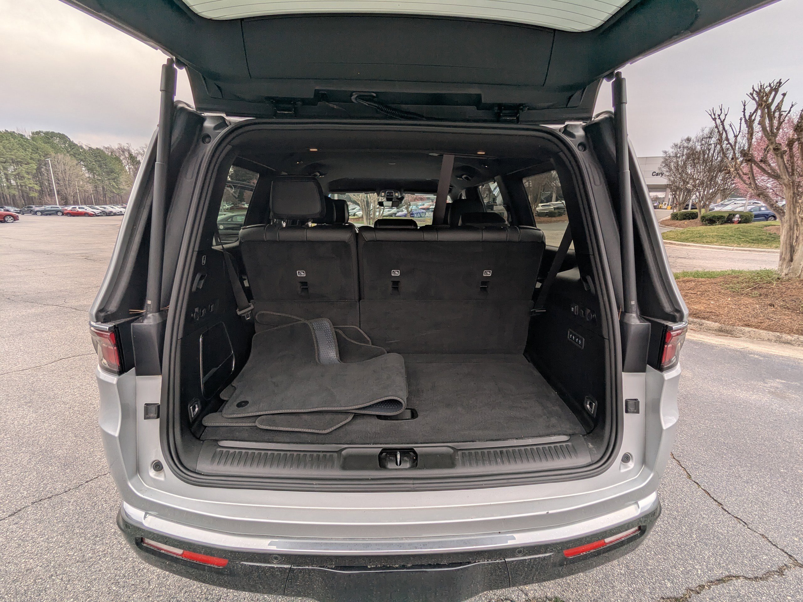 Used 2024 Jeep Wagoneer Series II w/ Convenience Group I image 15