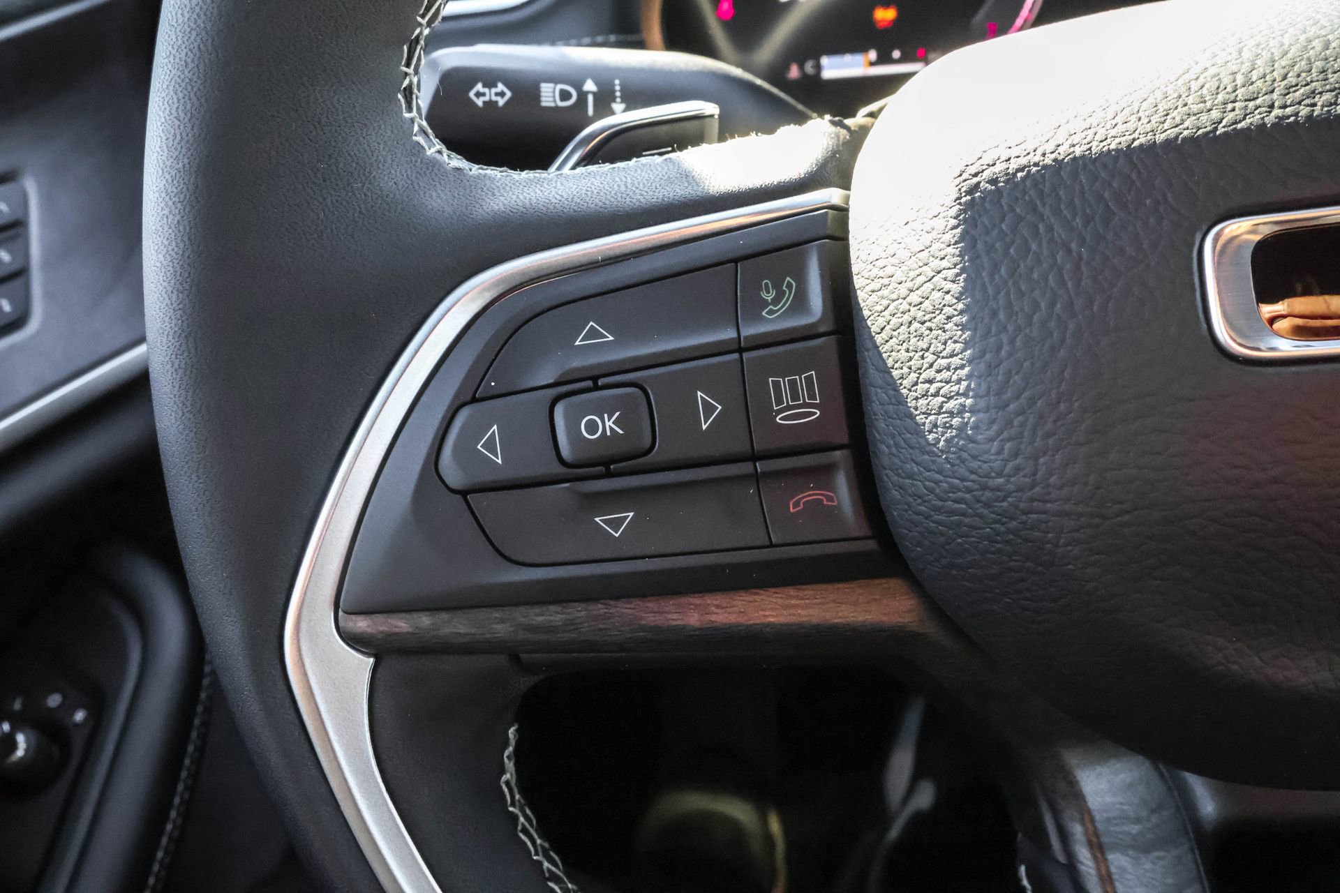 New 2025 Jeep Grand Cherokee L Limited w/ Black Appearance Package image 23