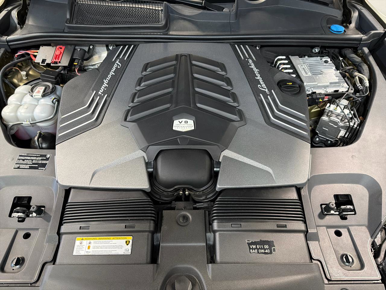 Used 2024 Lamborghini Urus Performante AWD/4WD image 40