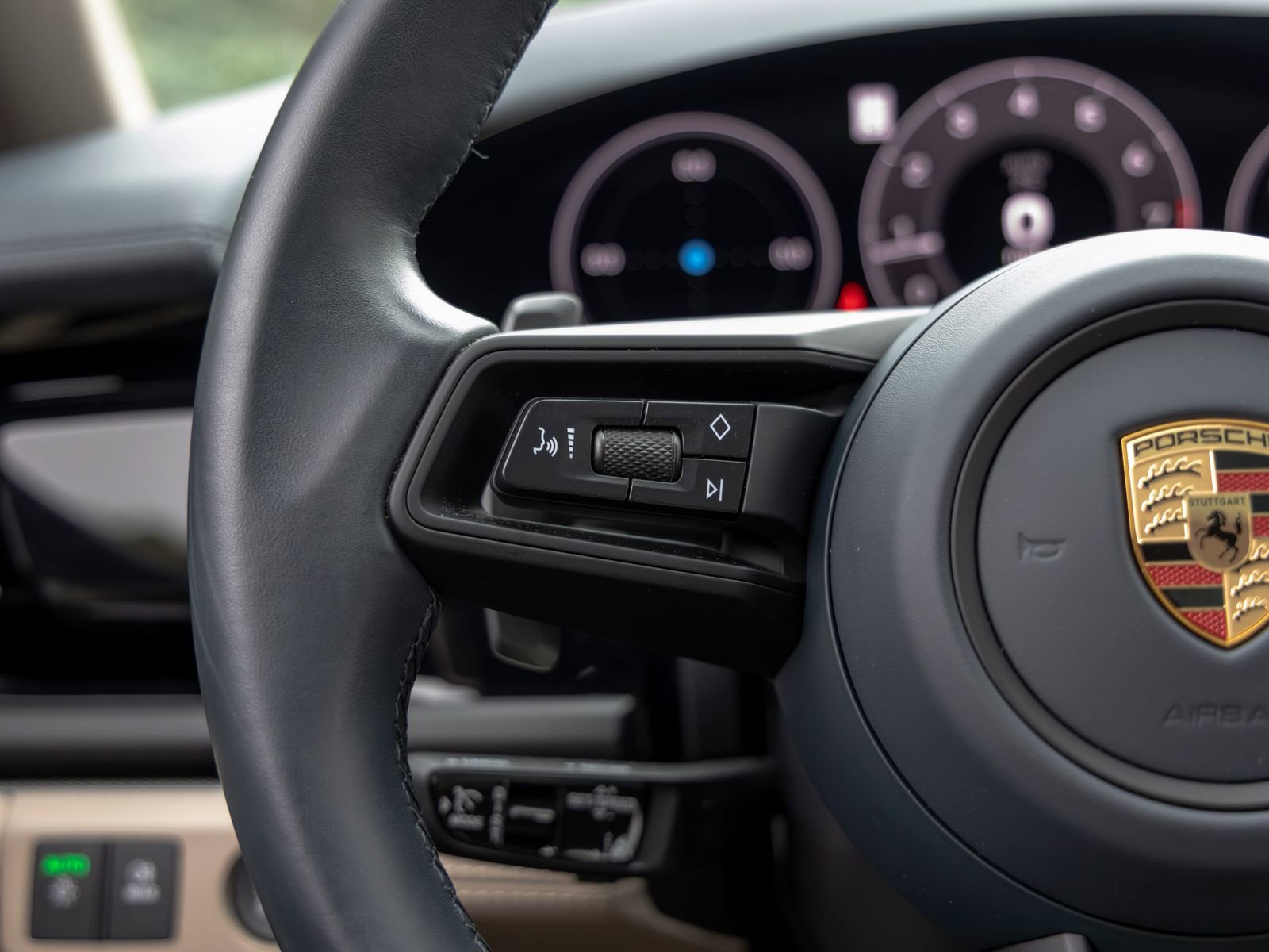 Certified 2025 Porsche Panamera image 30