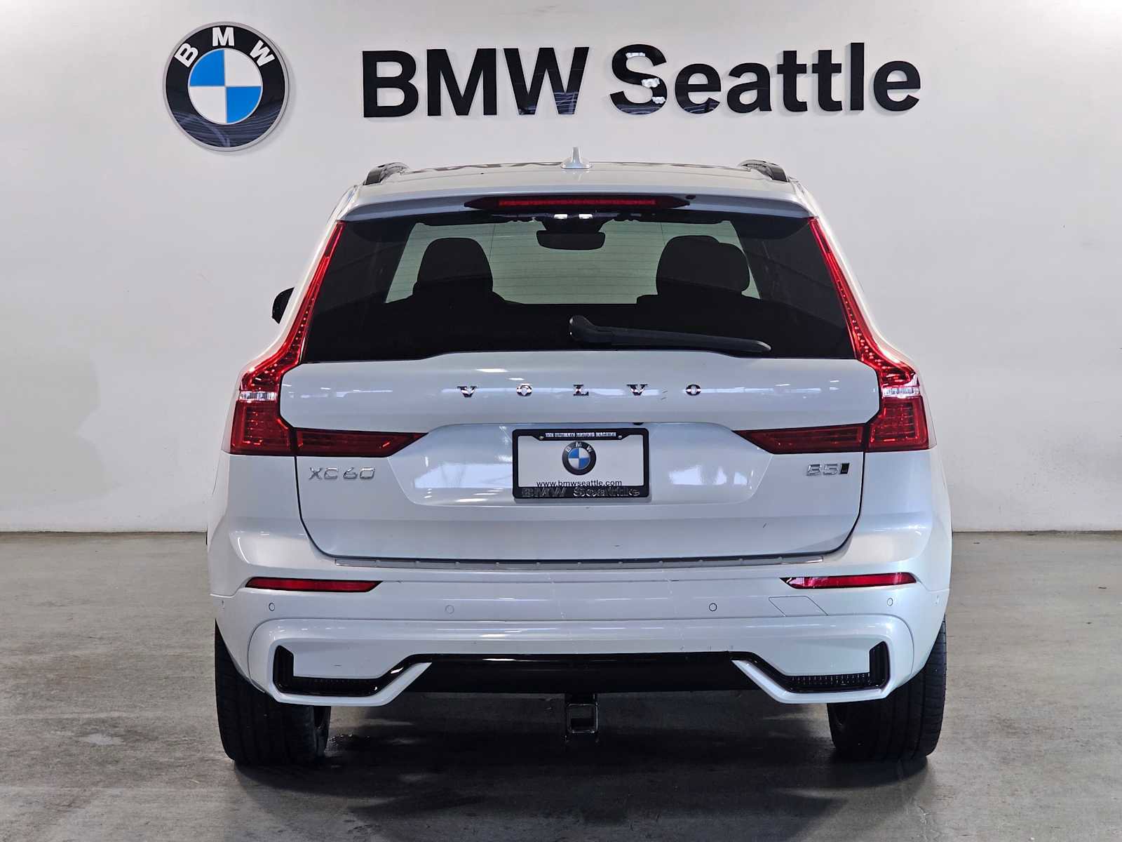 Used 2024 Volvo XC60 B5 Ultimate w/ Protection Package Premier image 5