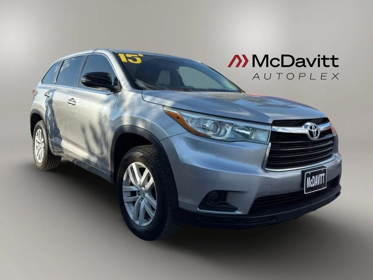 Used 2015 Toyota Highlander LE FWD image 1