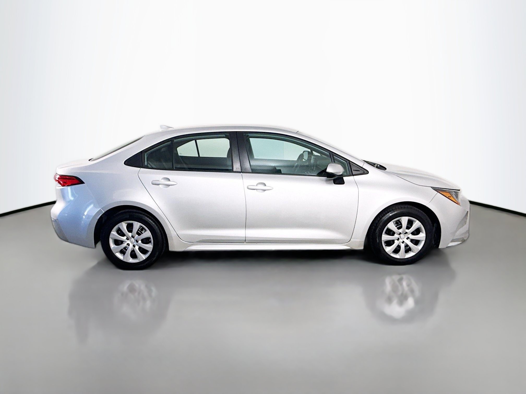 Used 2022 Toyota Corolla LE FWD image 11