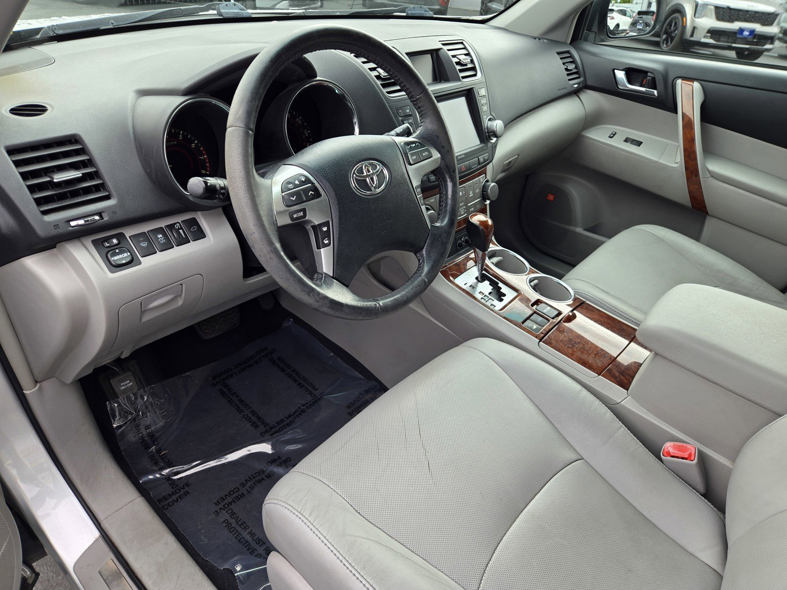 Used 2011 Toyota Highlander Limited w/ Tow Pkg AWD/4WD image 10