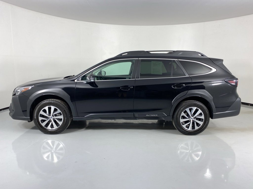 Used 2023 Subaru Outback Premium image 4