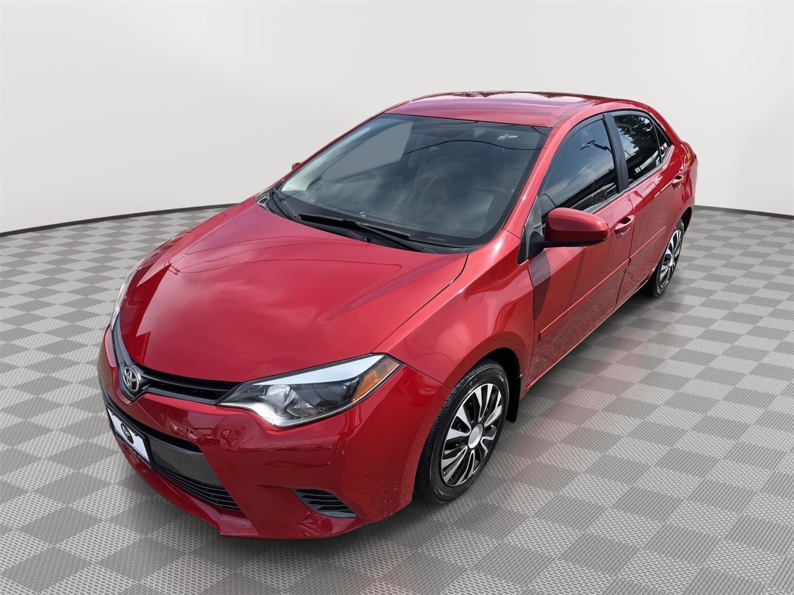 Used 2015 Toyota Corolla LE image 2