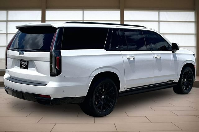 Used 2023 Cadillac Escalade ESV Sport Platinum w/ LPO, ONYX Package AWD/4WD image 2
