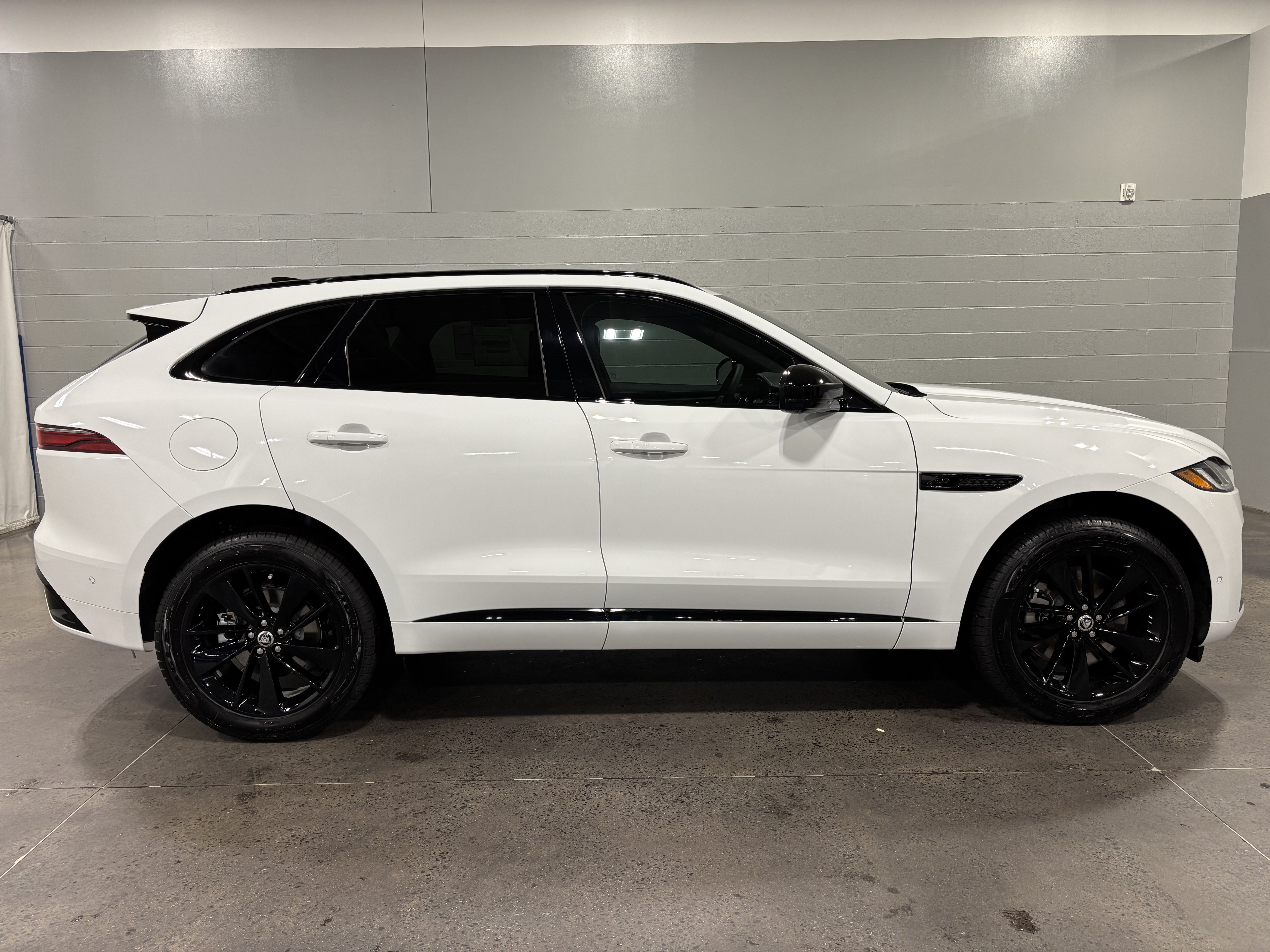 New 2026 Jaguar F-PACE R-Dynamic S AWD/4WD image 13