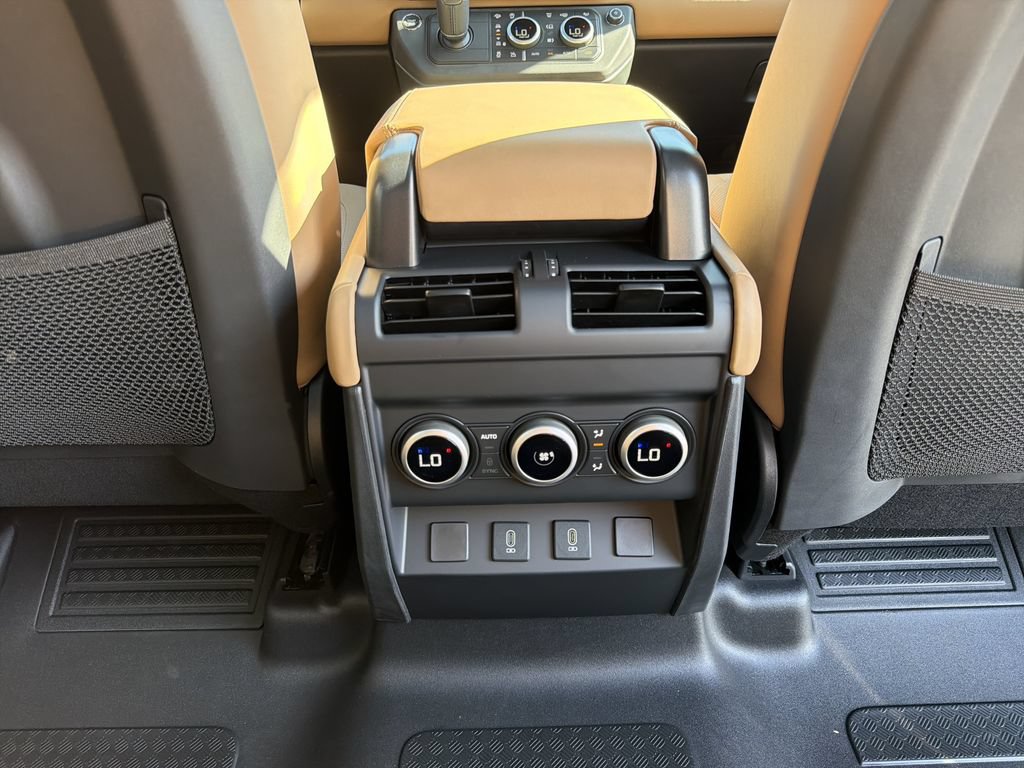 New 2026 Land Rover Defender 110 X-Dynamic SE AWD/4WD image 18